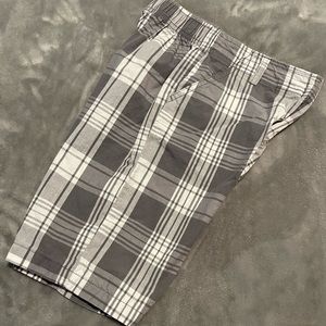 365 Kids From Garanimals Size 7 Boy Short in Gray